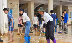 Hội Phụ nữ Bộ Công an và dàn nghệ sĩ dọn dẹp ở Thái Nguyên