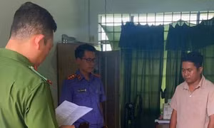 Bắt cán bộ 'rút ruột' 500 triệu đồng quỹ Mặt trận Tổ quốc