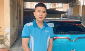 Tài xế taxi vận chuyển hơn 2.700 bao thuốc lá lậu