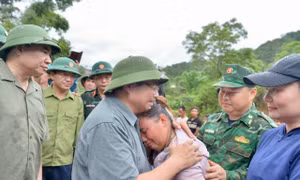 Chiều 3/8, Thủ tướng Phạm Minh Chính đã tới thăm hỏi, động viên các gia đình bị thiệt hại trong cơn lũ.