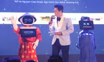 Mục sở thị dàn robot làm bồi bàn, lễ tân khách sạn tại Đà Nẵng 