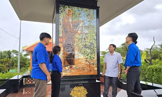 Đảng bộ, chính quyền xã Trí Phải thường tổ chức về nguồn và tuyên truyền về ý nghĩa di tích Bác Hồ với cây vú sữa.
