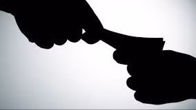 Kỷ luật Phó Đội trưởng Quản lý thị trường nhận 4 triệu của doanh nghiệp