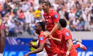 Johan Manzambi đáp trả chỉ trích bằng cú đúp lịch sử tại World Cup 2026 