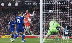 Arsenal thắng dễ Everton, vươn lên đồng dẫn đầu Ngoại hạng Anh