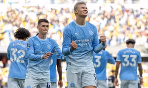 Haaland lập cú đúp, Man City toàn thắng 7 trận đầu mùa Ngoại hạng Anh