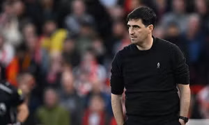 HLV Liverpool chỉ trích trọng tài sau trận thua đậm Man City