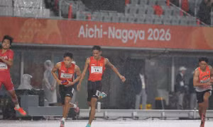 Sự cố rơi gậy khiến đội tiếp sức 4x400m nam về cuối ở Asiad 20