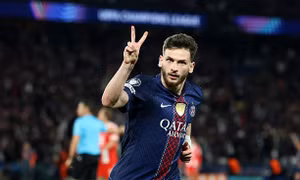 Kvaratskhelia hay nhất Champions League, thách thức danh hiệu Quả bóng Vàng
