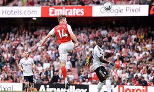 Arsenal đè bẹp Fulham, nới rộng 6 điểm với Man City