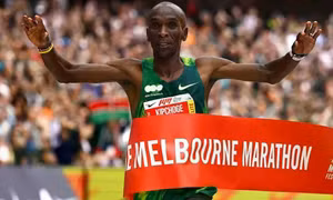 Kipchoge phá kỷ lục đường chạy Melbourne Marathon ở tuổi 41