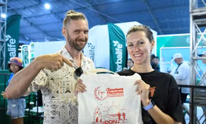 Nụ cười, sắc màu và năng lượng tràn ngập ngày đầu nhận racekit Tiền Phong Marathon 2026