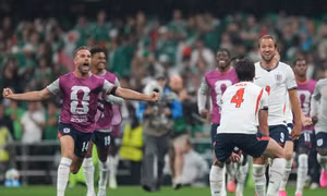 Ngôi sao tuyển Anh phẫu thuật cổ tay, vẫn không rời World Cup