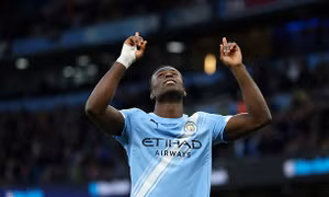 Man City nhọc nhằn vượt ải Salford, tân binh Guehi ghi dấu ấn 