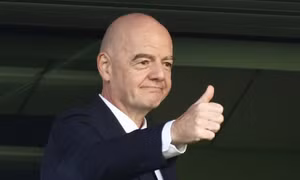 Chủ tịch FIFA bị khiếu nại về cách điều hành lịch thi đấu bóng đá nữ