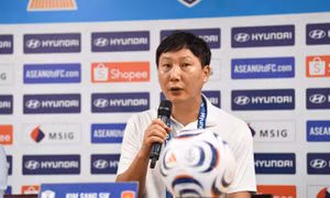 HLV Kim Sang-sik chỉ ra nguyên nhân tuyển Việt Nam mất điểm trước Singapore 