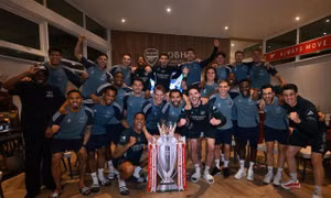 Sau 22 năm chờ đợi, Arsenal trở lại đỉnh Premier League trong đêm bùng nổ cảm xúc