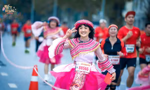Rộn ràng sắc xuân cùng gần 10.000 VĐV tại Tết Run Half Marathon ở Hà Nội và TP.HCM