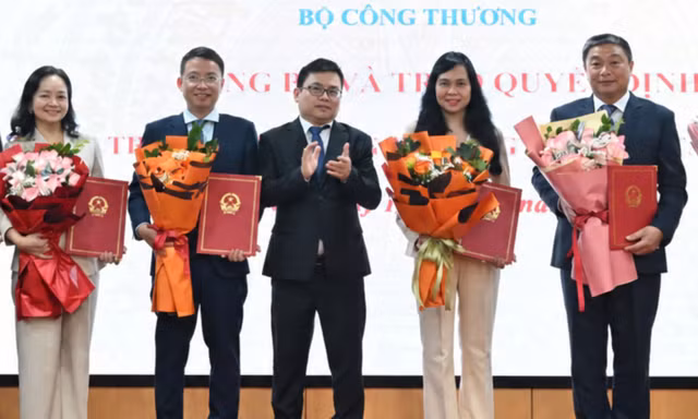 Bộ Công Thương bổ nhiệm 35 lãnh đạo cục, vụ