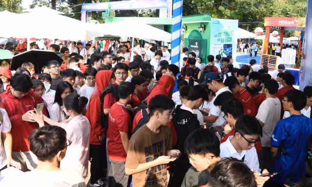 Tưng bừng trước giờ khai mạc Sóng Festival 2026 'Chạm số - Sống xanh'