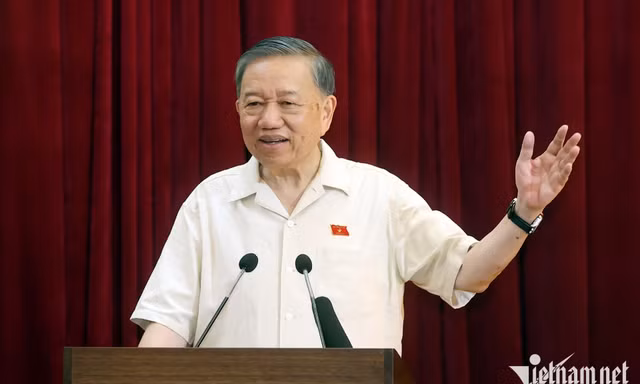 Tổng Bí thư, Chủ tịch nước nói việc thiếu sách giáo khoa, bữa ăn bán trú