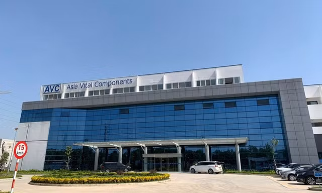 Ông Phạm Hoàng Sơn, Chủ tịch UBND thành phố Bắc Ninh (bên phải) chủ trì buổi làm việc với Công ty trách nhiệm hữu hạn Khoa học kỹ thuật AVC Việt Nam.