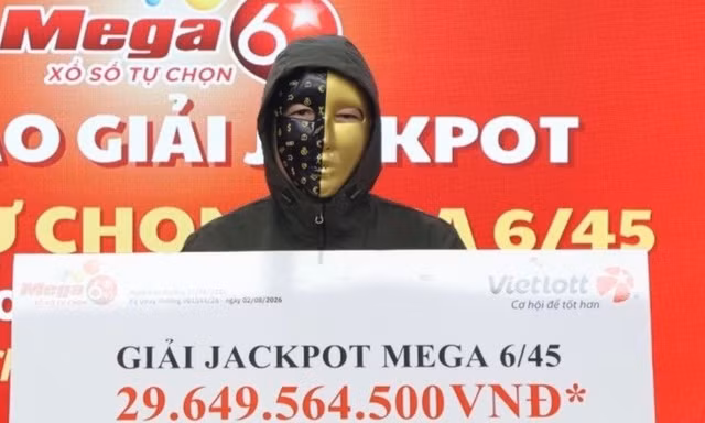 Mua vé số bán dạo trúng ngay Vietlott gần 30 tỷ đồng