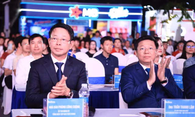 Đang khai mạc Sóng Festival 2026 'Chạm số - Sống xanh'