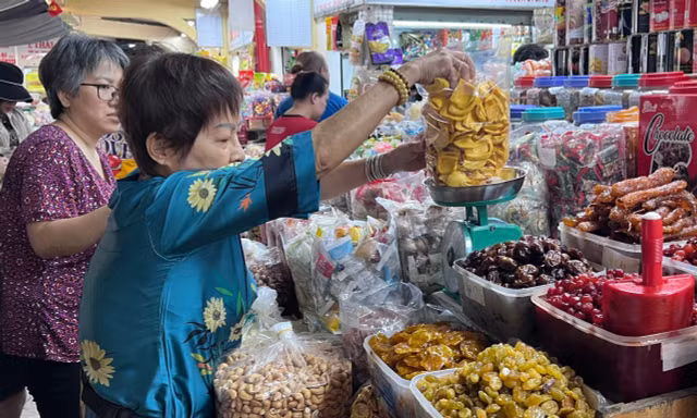 Tiểu thương thấp thỏm sợ sai sau nửa năm bãi bỏ thuế khoán 