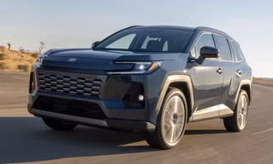 SUV hybrid đời mới của Toyota 'cháy' hàng