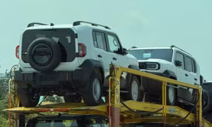 Toyota Land Cruiser cỡ nhỏ lộ diện trên phố trước ngày ra mắt