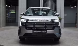 Loạt xe 7 chỗ 'đua' giảm giá trước mùa du lịch