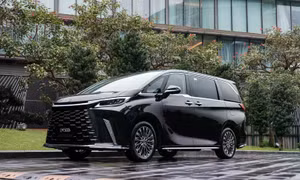 Thêm xe Lexus hybrid được giảm giá tại Việt Nam