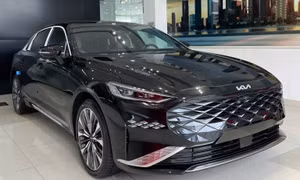 Sedan hàng hiếm Kia K8 xuất hiện tại Việt Nam
