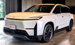 SUV điện 7 chỗ của Toyota lỡ hẹn ra mắt