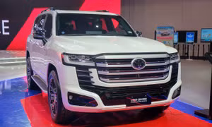 Toyota Land Cruiser Hybrid cập bến Đông Nam Á, chờ ngày về Việt Nam