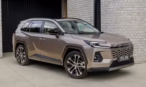 Mitsubishi nhắm cạnh tranh với SUV bán chạy nhất của Toyota