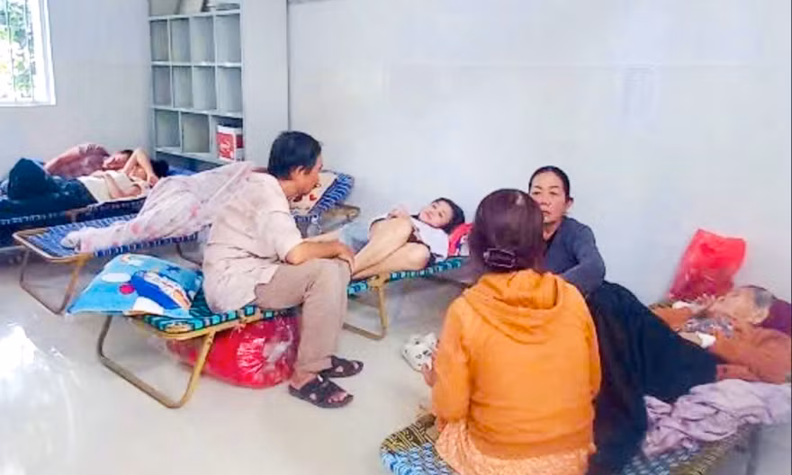 Vụ cả trăm người nghi ngộ độc do ăn bánh mì: Thêm 98 người nhập viện