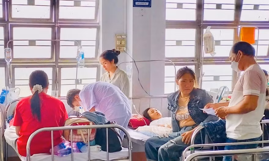 Vụ cả trăm người nhập viện do ăn bánh mì thập cẩm: Cục An toàn Thực phẩm đề nghị điều tra