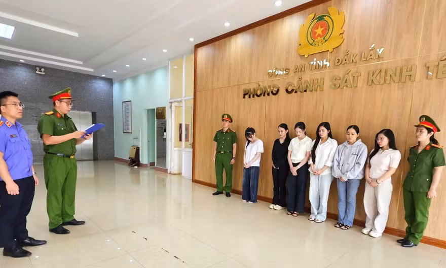 Giả danh bác sĩ, ‘thổi phồng’ tình trạng của khách để bán gói thẩm mỹ giá cao
