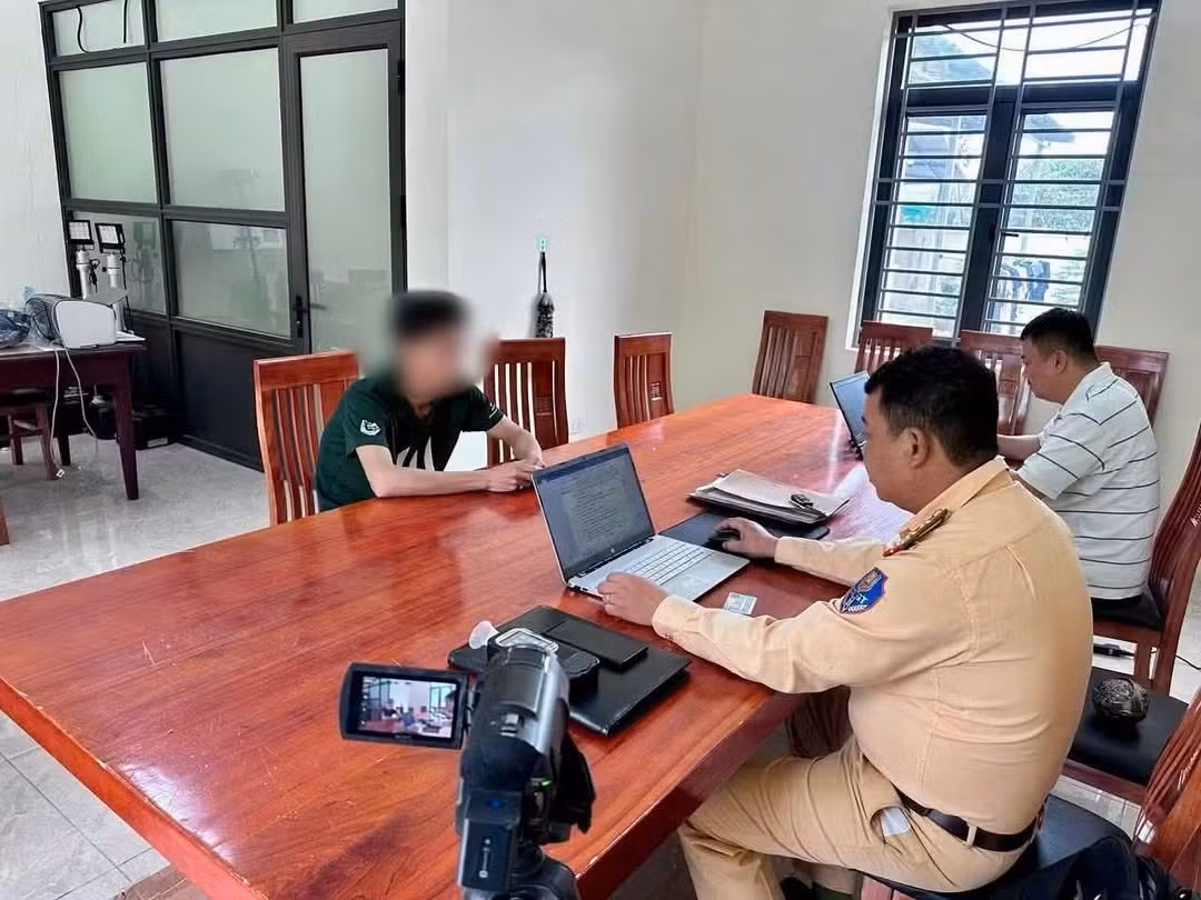 Tai nạn giao th&ocirc;ng nghi&ecirc;m trọng tại Ph&uacute; Thọ: T&agrave;i xế &ocirc; t&ocirc; bỏ trốn để n&eacute; camera - Ảnh 2.