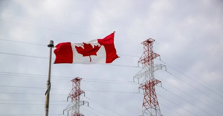 Canada dọa cắt điện xuất khẩu sang Mỹ sau lệnh trừng phạt