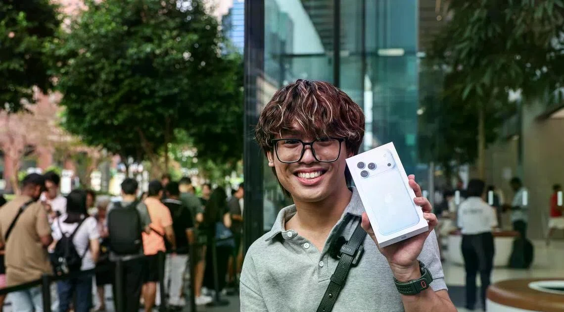 'Fan Táo' quốc tế xếp hàng chờ mua iPhone 18, Singapore có người mua 33 chiếc