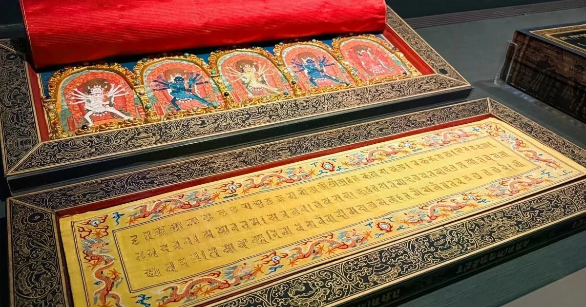 Ngắm nhìn bộ Kinh Phật giáo được tin sẽ 'mang lại phước lành suốt bảy kiếp'
