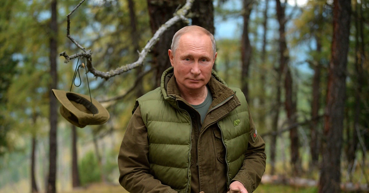 Tổng thống Nga Putin chạm trán hổ khi lái xe xuyên rừng