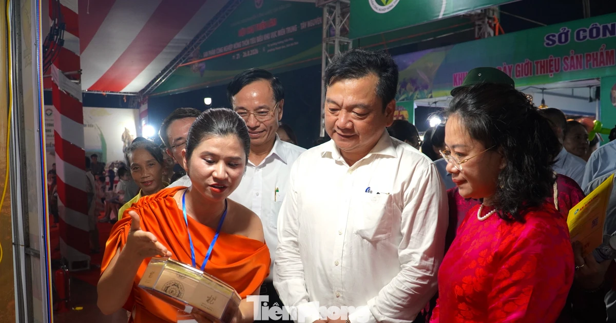 Hơn 300 gian hàng hội tụ tại hội chợ sản phẩm công nghiệp nông thôn miền Trung - Tây Nguyên