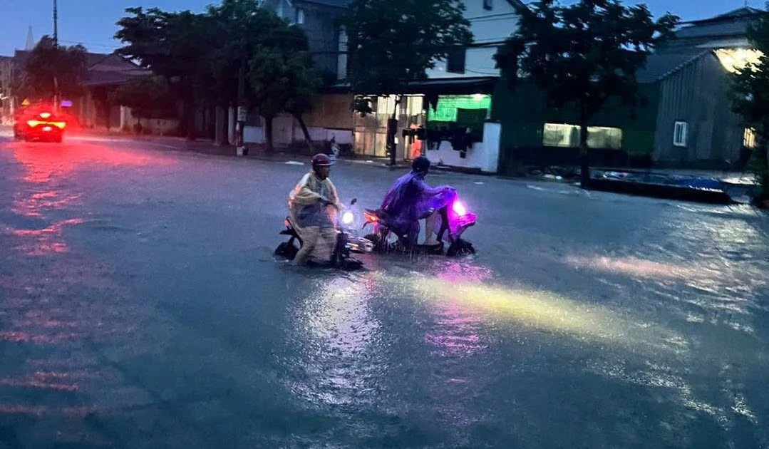 Mưa lớn gây ngập nhiều nơi ở Hà Tĩnh, cảnh báo lũ quét, sạt lở
