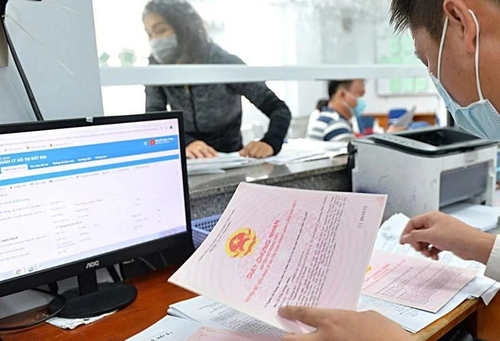 Sổ đỏ tích hợp trên VNeID, giao dịch bất động sản sẽ ra sao?