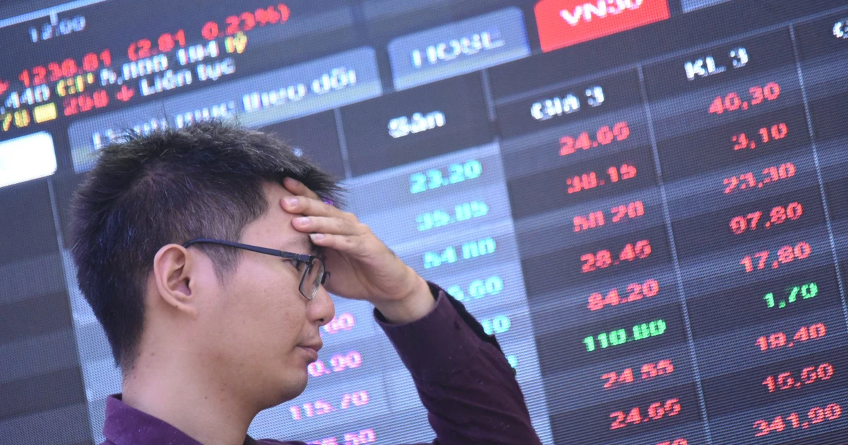 VN-Index hụt hơi phút cuối, VIC không "gánh" nổi thị trường