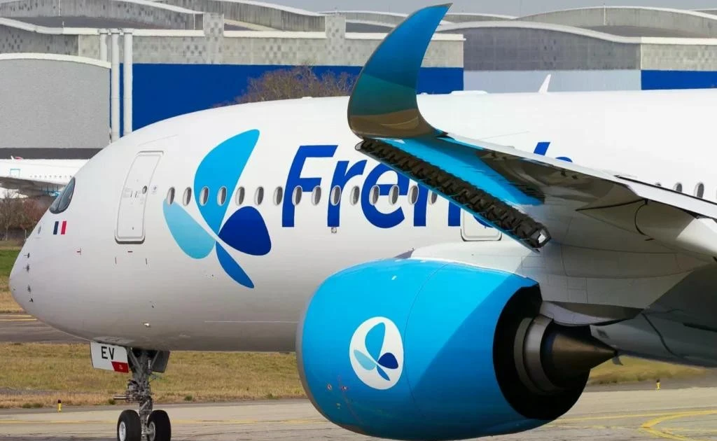 Airbus 350 va vào nhân viên sân bay, nạn nhân nguy kịch